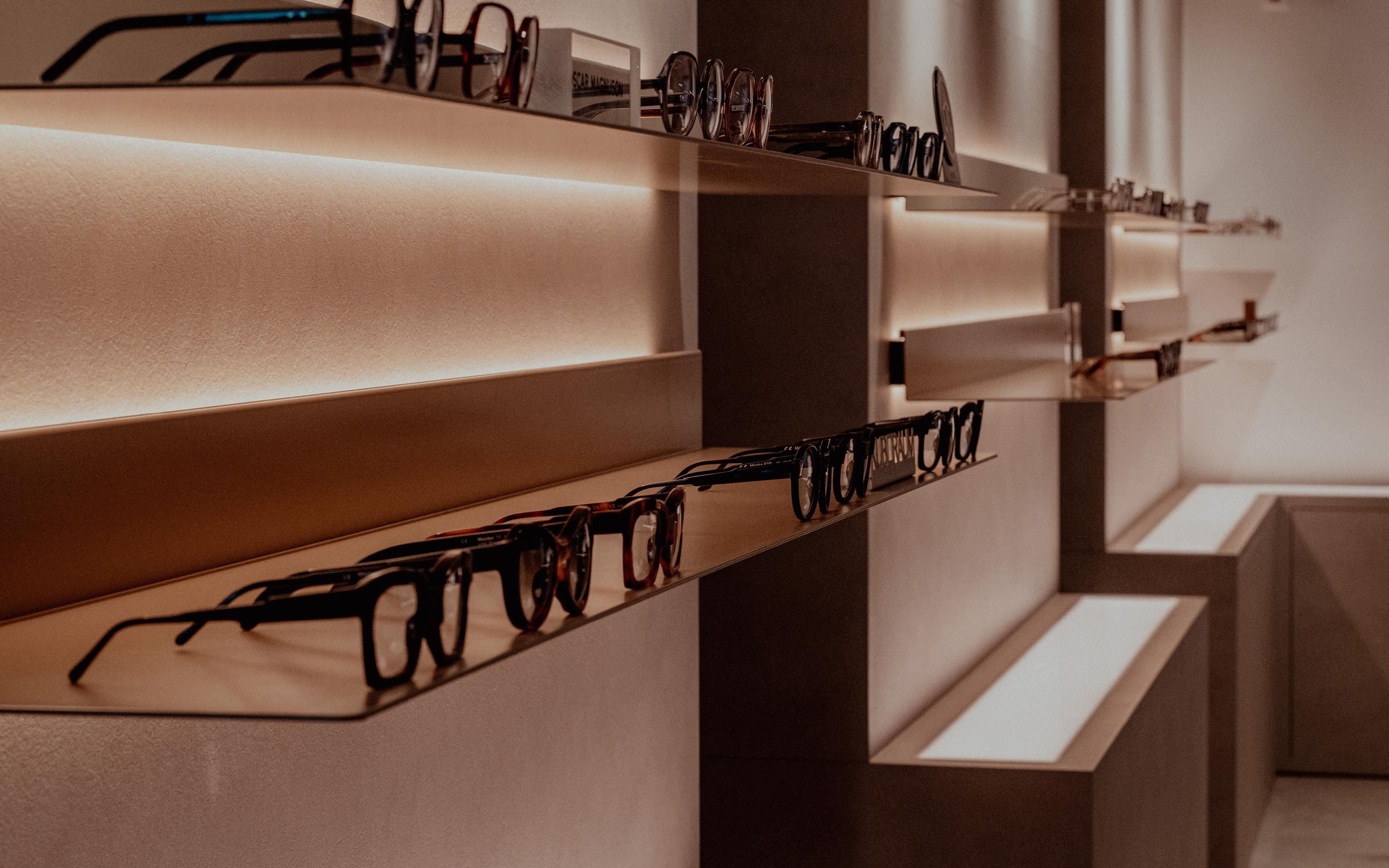 RESOPAL Optiek Oculi Opticians Store - Belgium