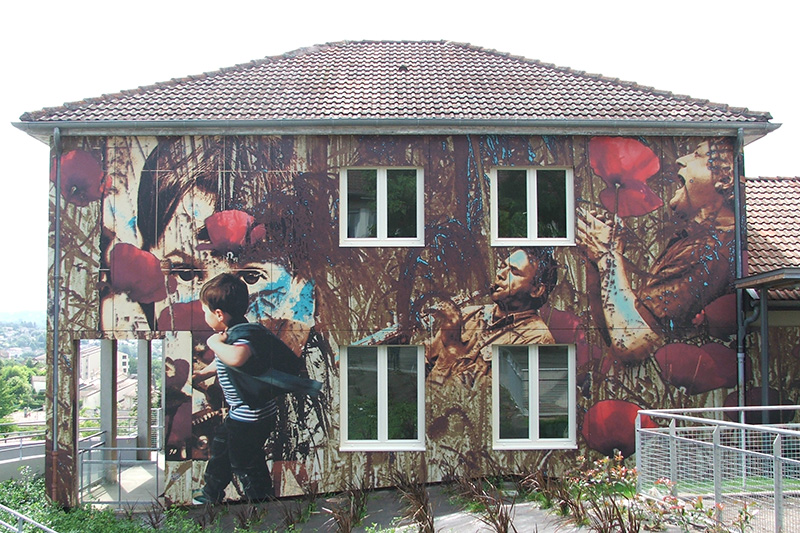 Außenwanwendung einer Schule